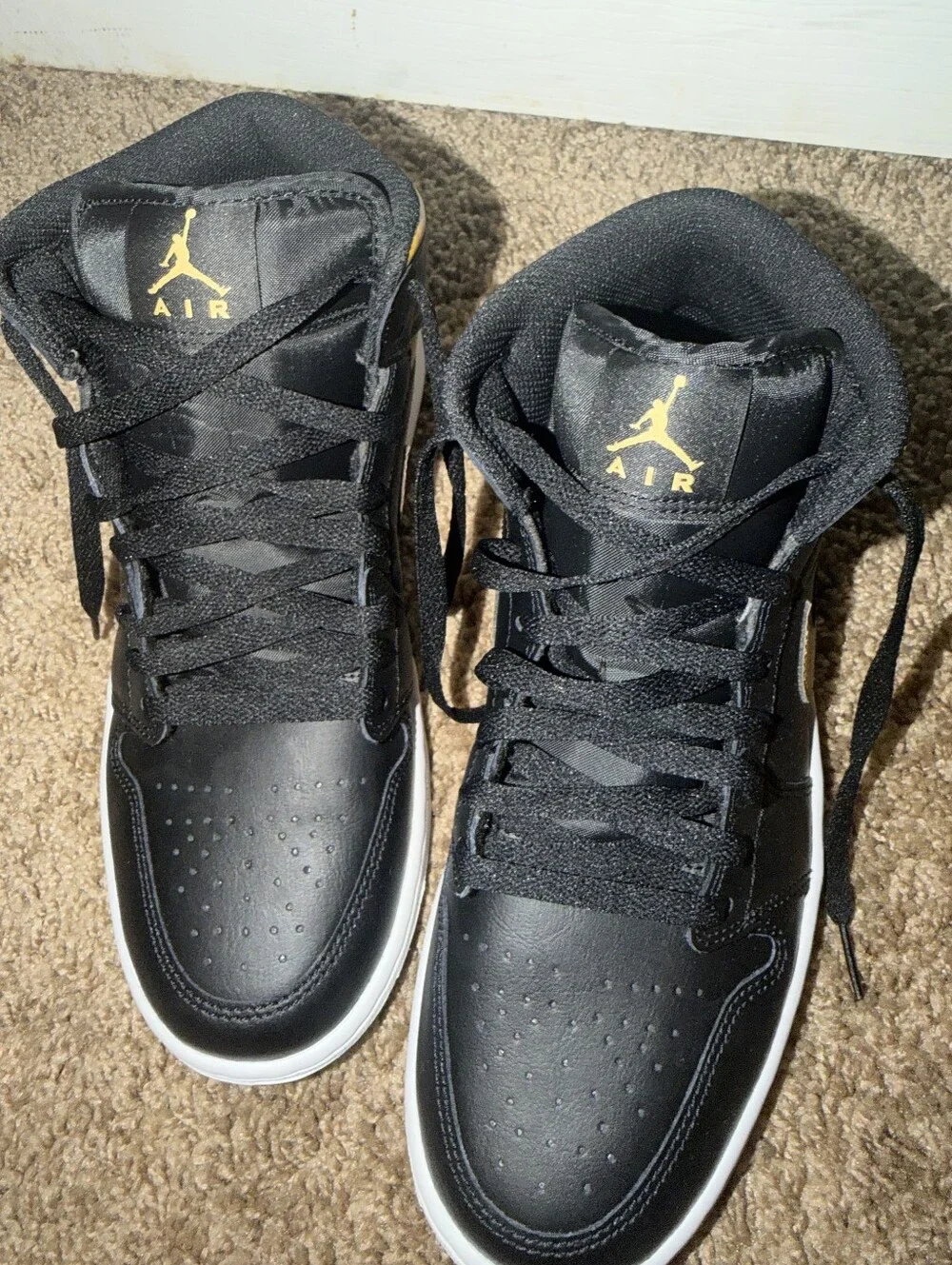 New Nike Air Jordan 1 Mid Size 9 Men Style DQ8426-071 Black White Mettalic Gold